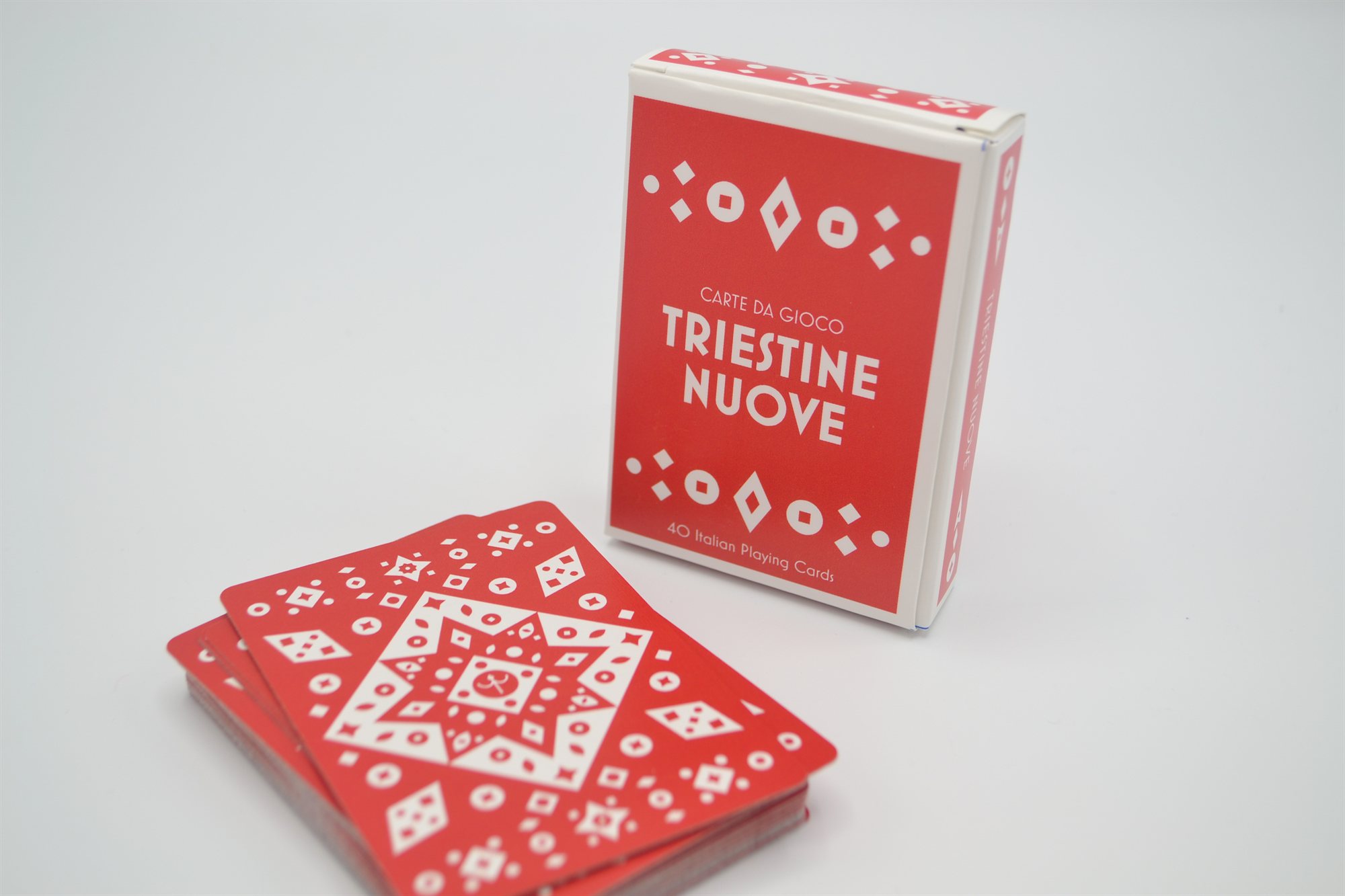 The Carte Triestine Nuove box standing upright beside a small stack of cards showing their red patterned backs